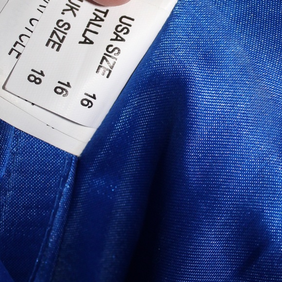 Formal dress - Picture 7 of 8